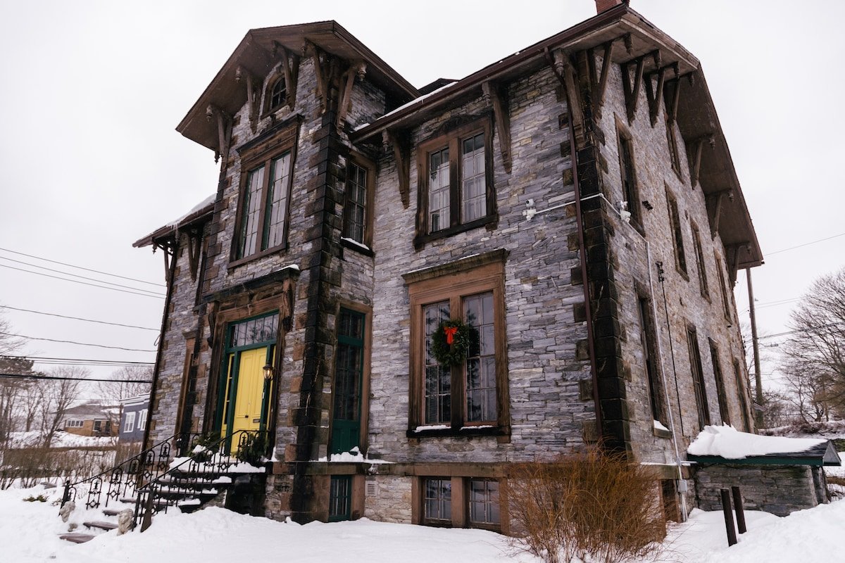 Beautifully restored Clifden Manor gallery image 5