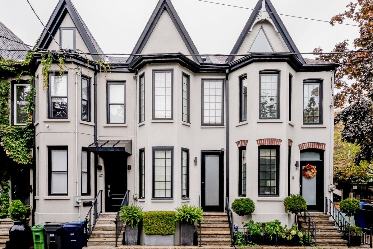 Stylish 1870s Home near Distillery District & Old Toronto gallery image 3