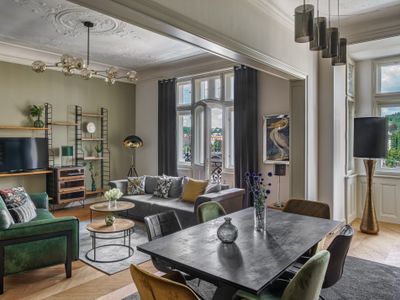 Three Bedroom Apartment with Balcony MN6 Suites