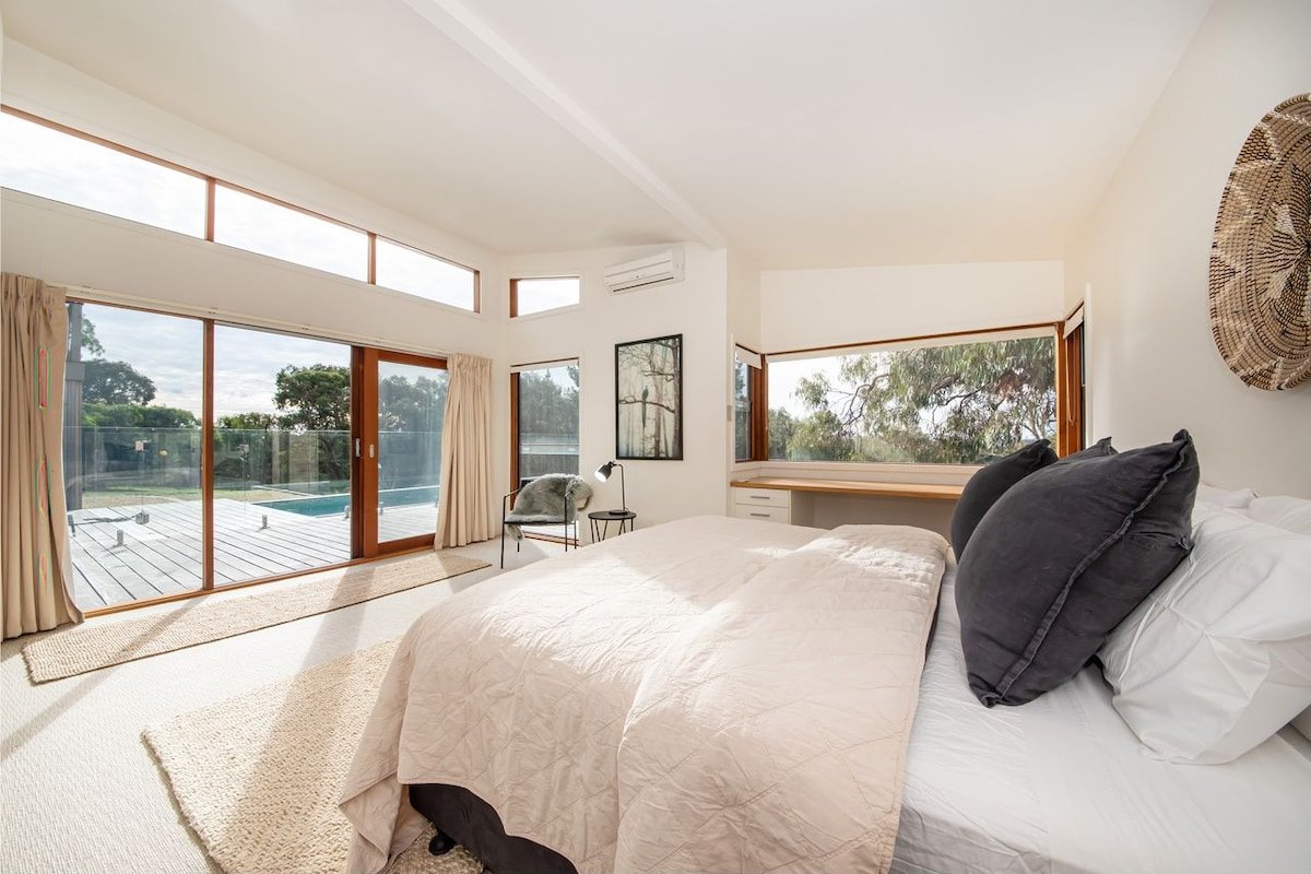 Long View – Heated Pool in Red Hill gallery image 3