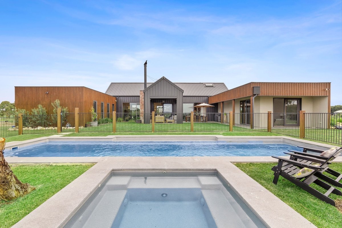 Country Views and Coastal Bliss gallery image 2