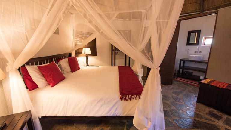 Amukela Game Lodge rondawel
