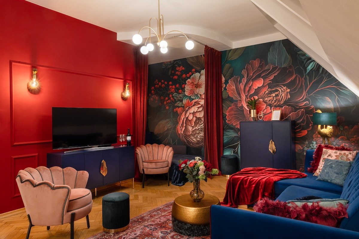 Decadent Art Deco Apartment in Old Town gallery image 2