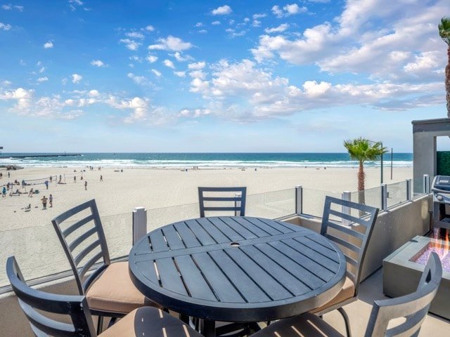 Oceanfront | Fire pit | AC | Parking | Toys gallery image 4