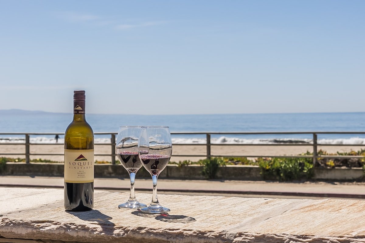 Breathtaking Beach Front House – Steps to the Sand gallery image 3