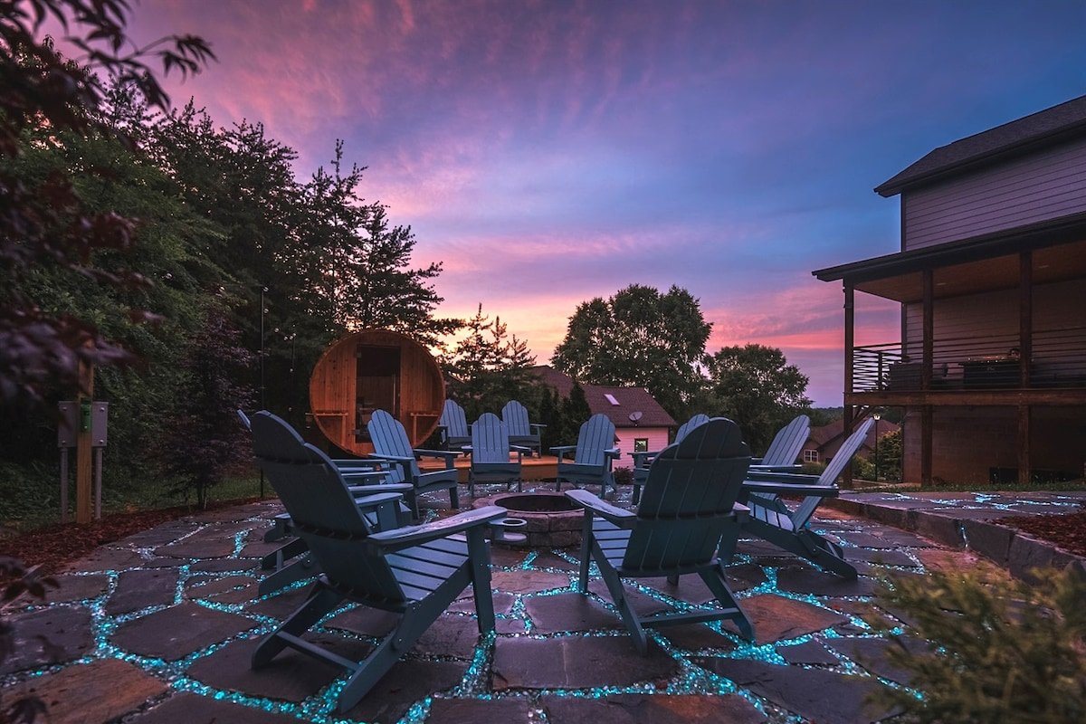 Game Room, Hot Tub, Cold Plunge, Sauna, Fire Pit