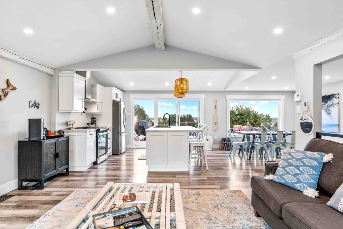 Luxury Oceanview Beach House W/hot tub