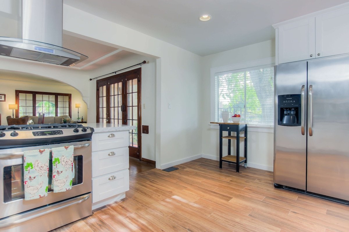 Luxury beautiful Pasadena 1928 Spanish 2bd home gallery image 4