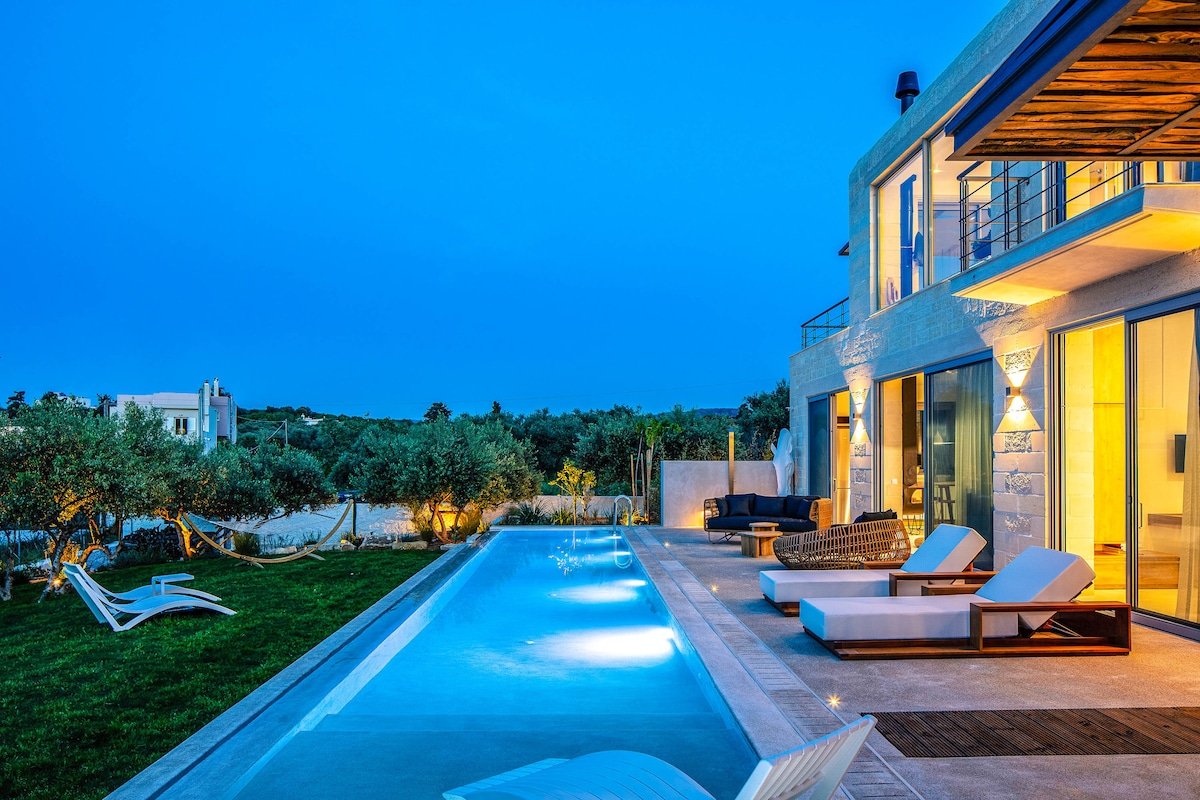 3′ to Beach & Near Chania / Private Heated Pool gallery image 3