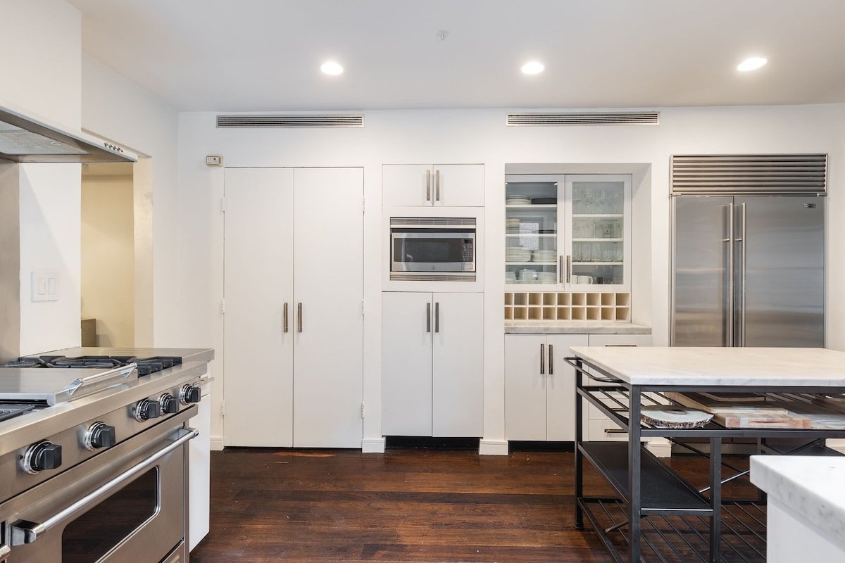 Huge Triplex + Movie Theater gallery image 4