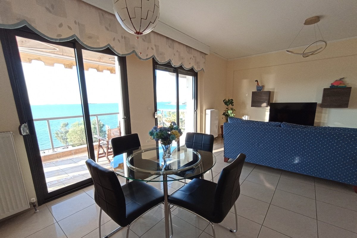 Seafront family αpartment + parking the Cruiseflat gallery image 4