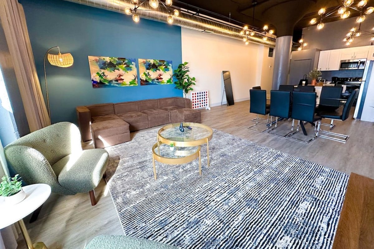 South Loop 5BR Luxury Suite for 12 Near McCormick gallery image 2