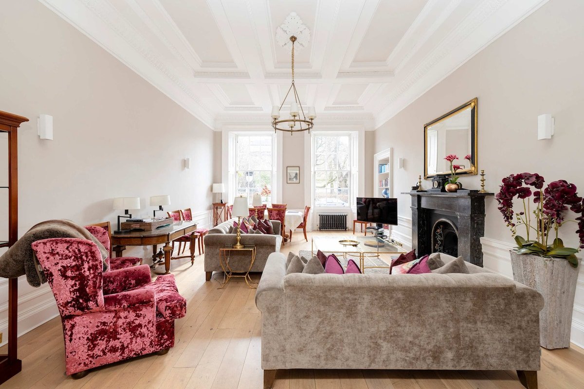 Ultra Luxe Home near Princes Street gallery image 3