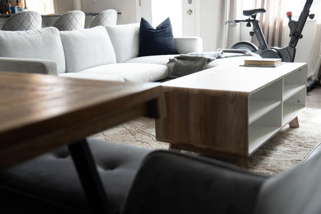 Modern Whole House With Smart TV in all rooms