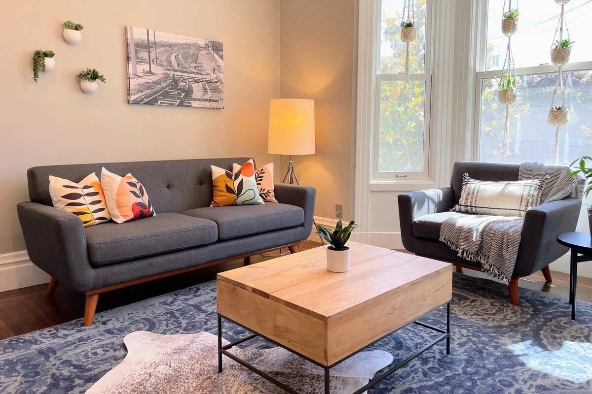 Spacious Victorian in Noe Valley gallery image 3