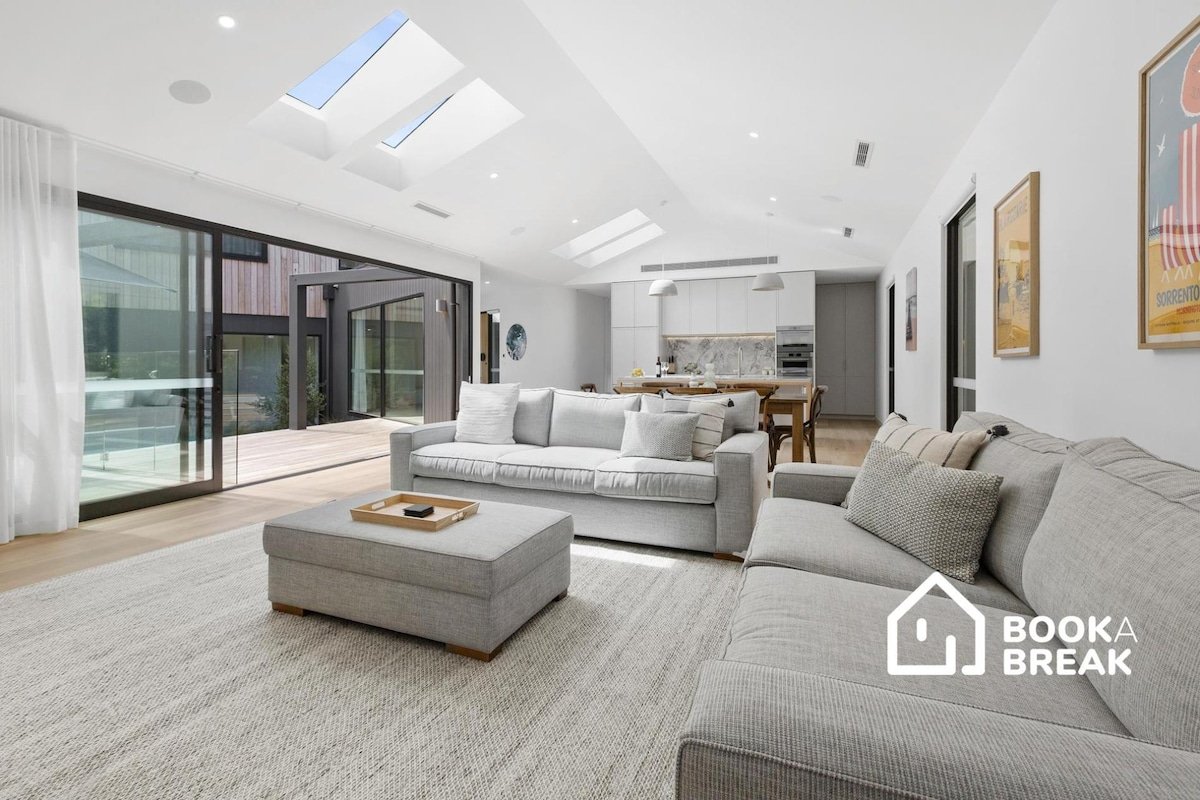 Villa Aquarius – Gas Heated Pool & Spa Luxury gallery image 5