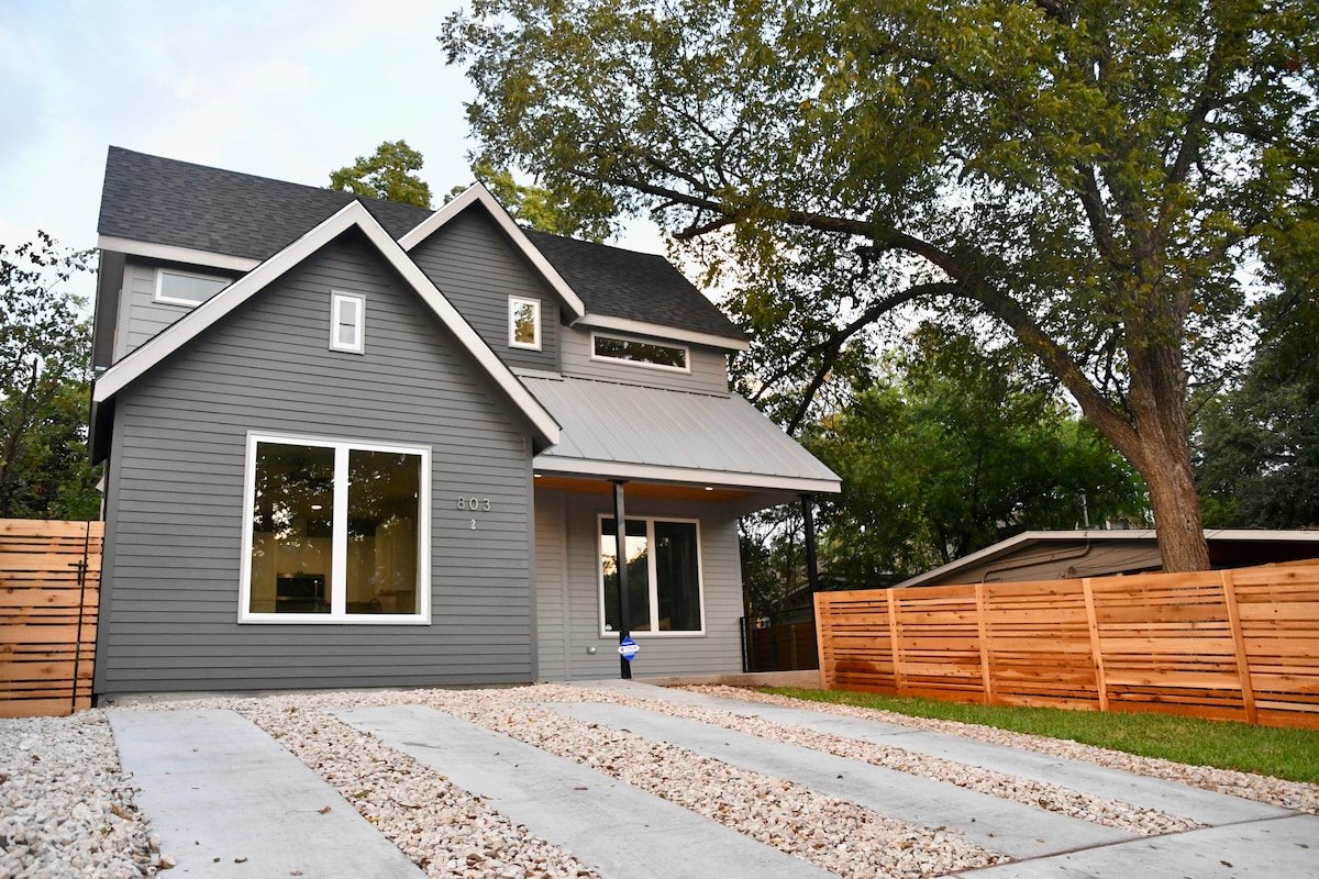 UT Home with FREE breakfast & late checkout gallery image 3