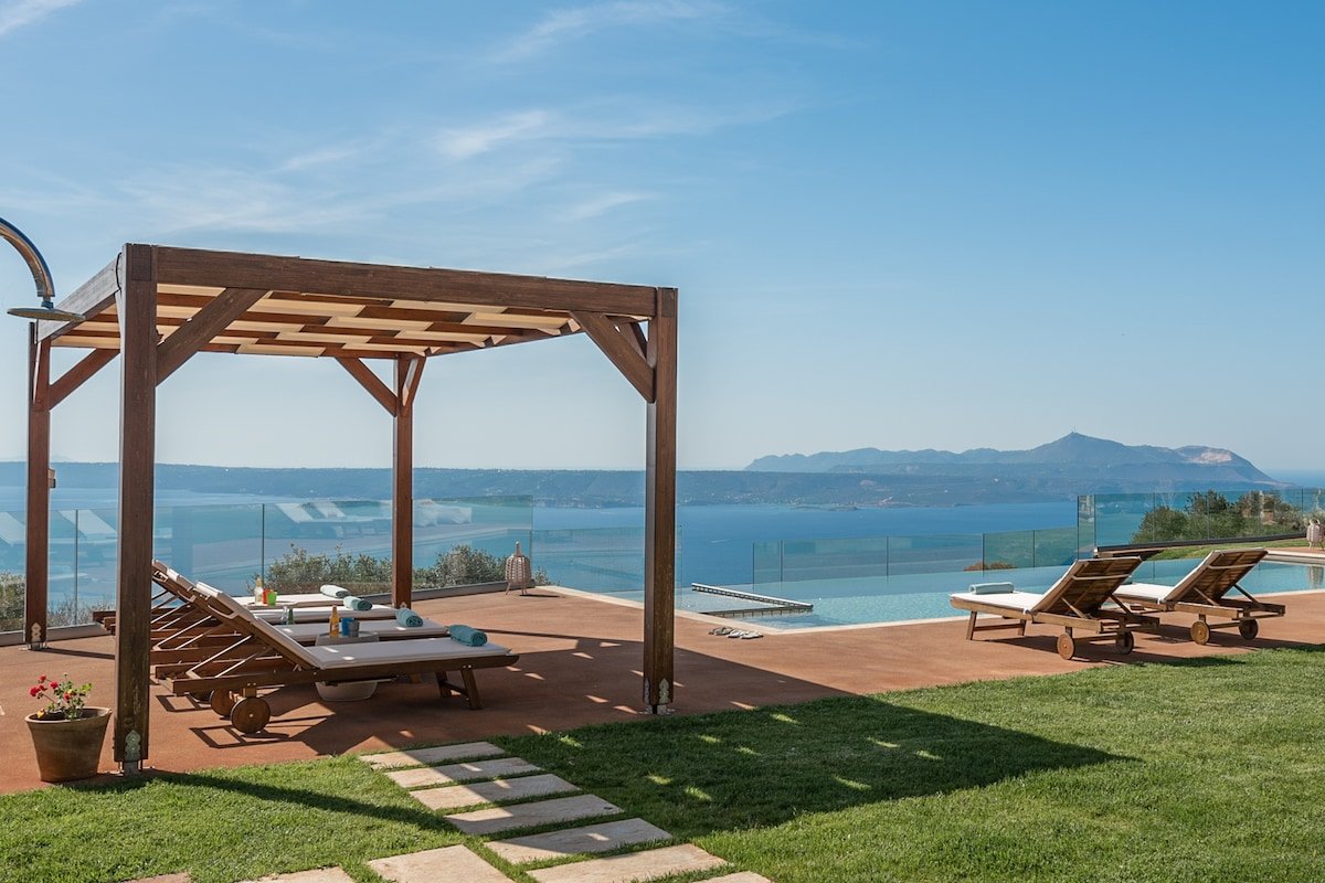 Aquila Villa, breathtaking view, big heated pool gallery image 4