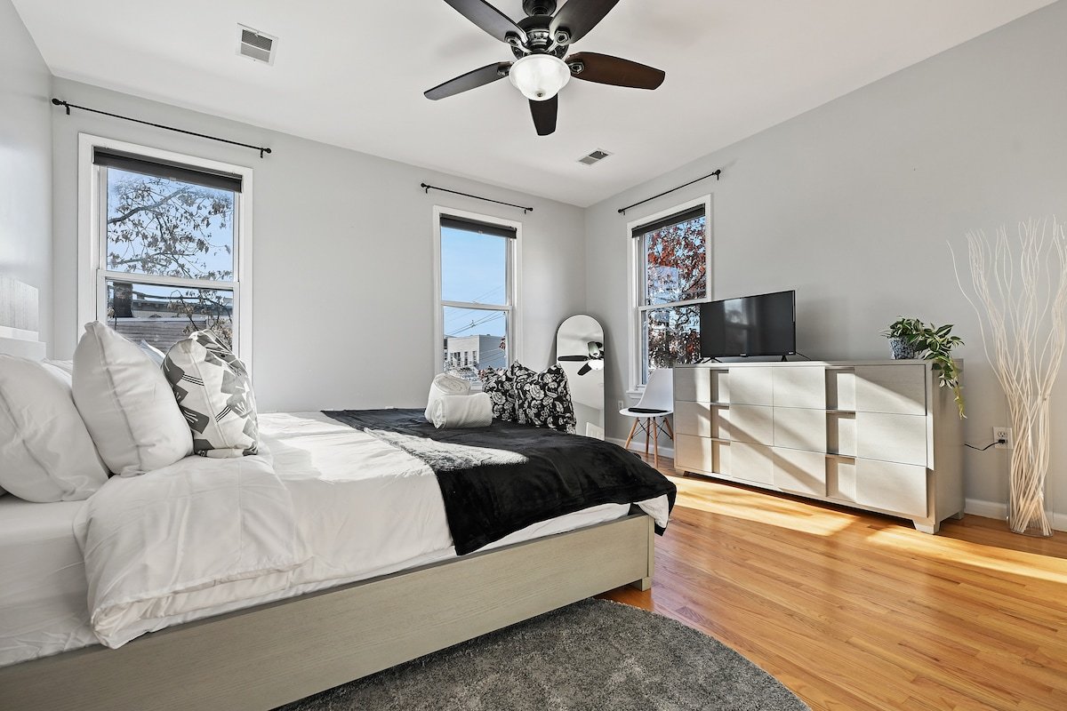 Spacious 3Bed Retreat w. Parking & Easy NYC Access gallery image 3