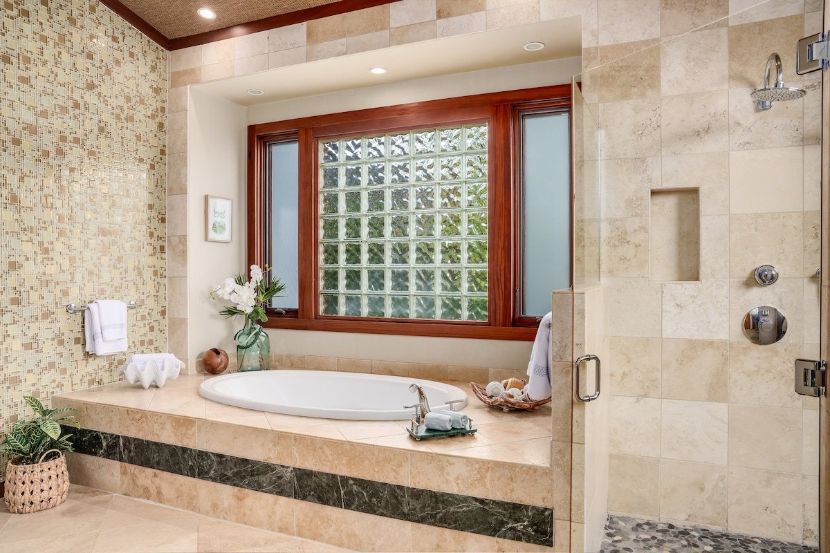 “Hale Mele” Polynesian Pod Style with Pool/Hot tub gallery image 2