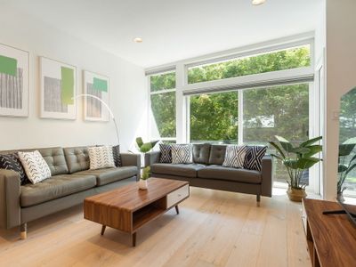 Walk to CapHill 4B/2.5B