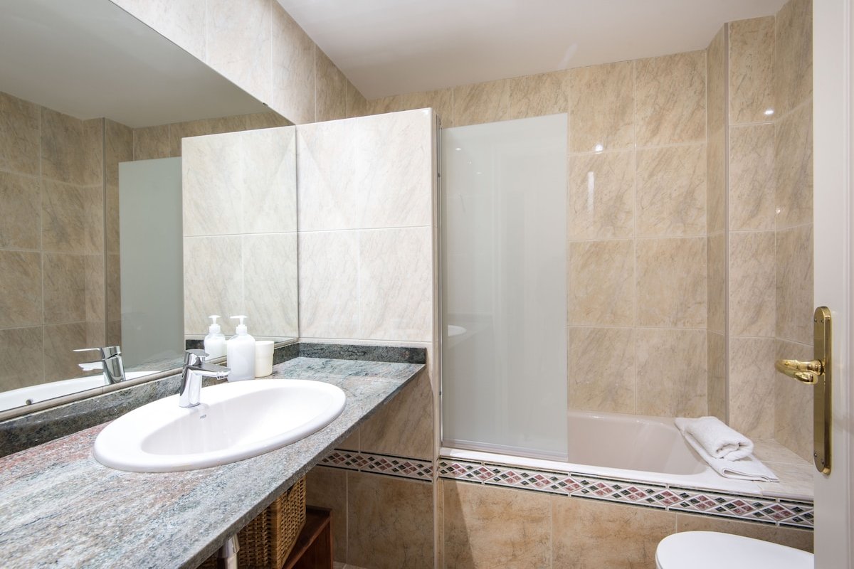 Plaza Catalunya Nice and Comfy 3.2 gallery image 5