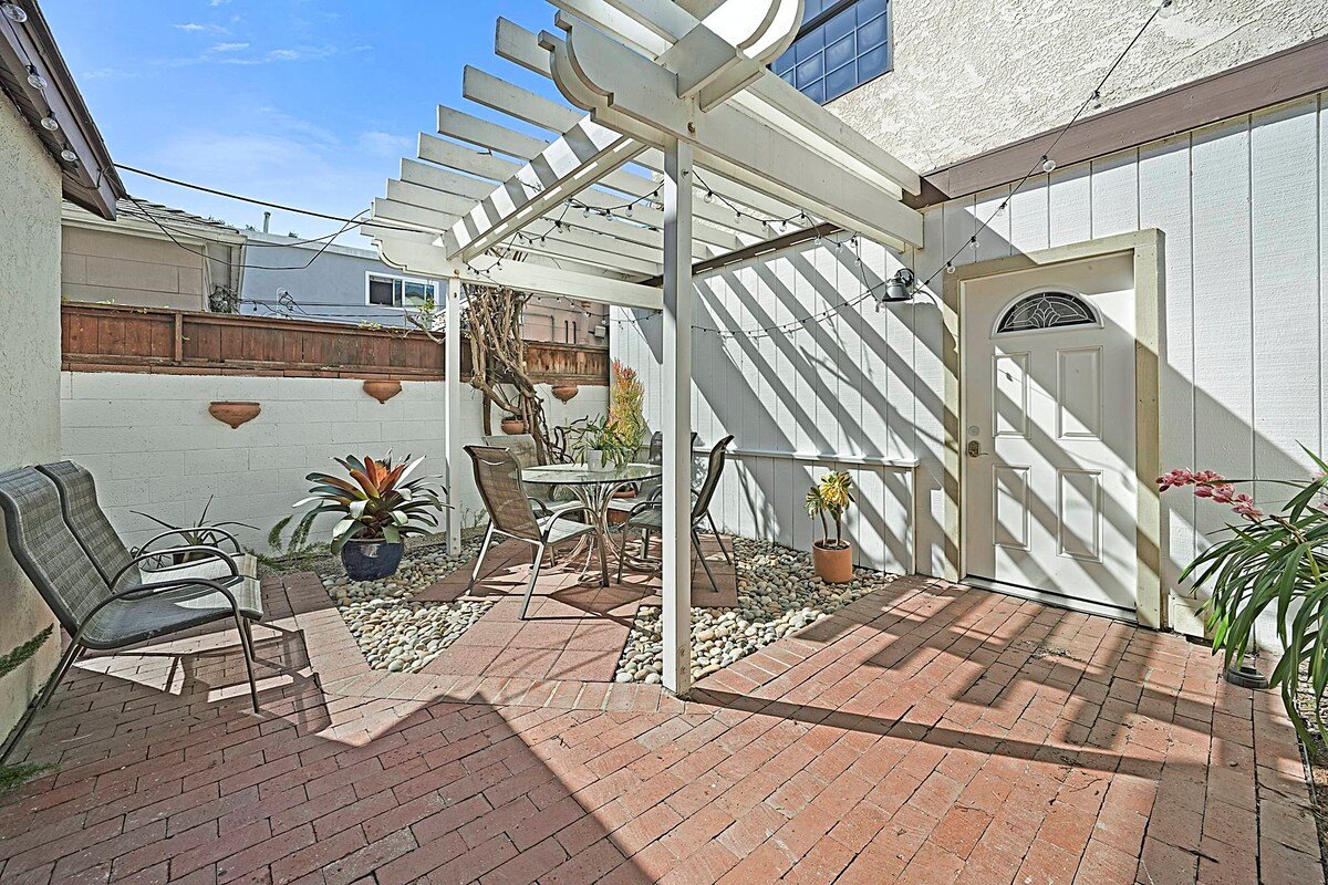 Venice Beach | Steps to the Ocean | Garage Parking gallery image 5