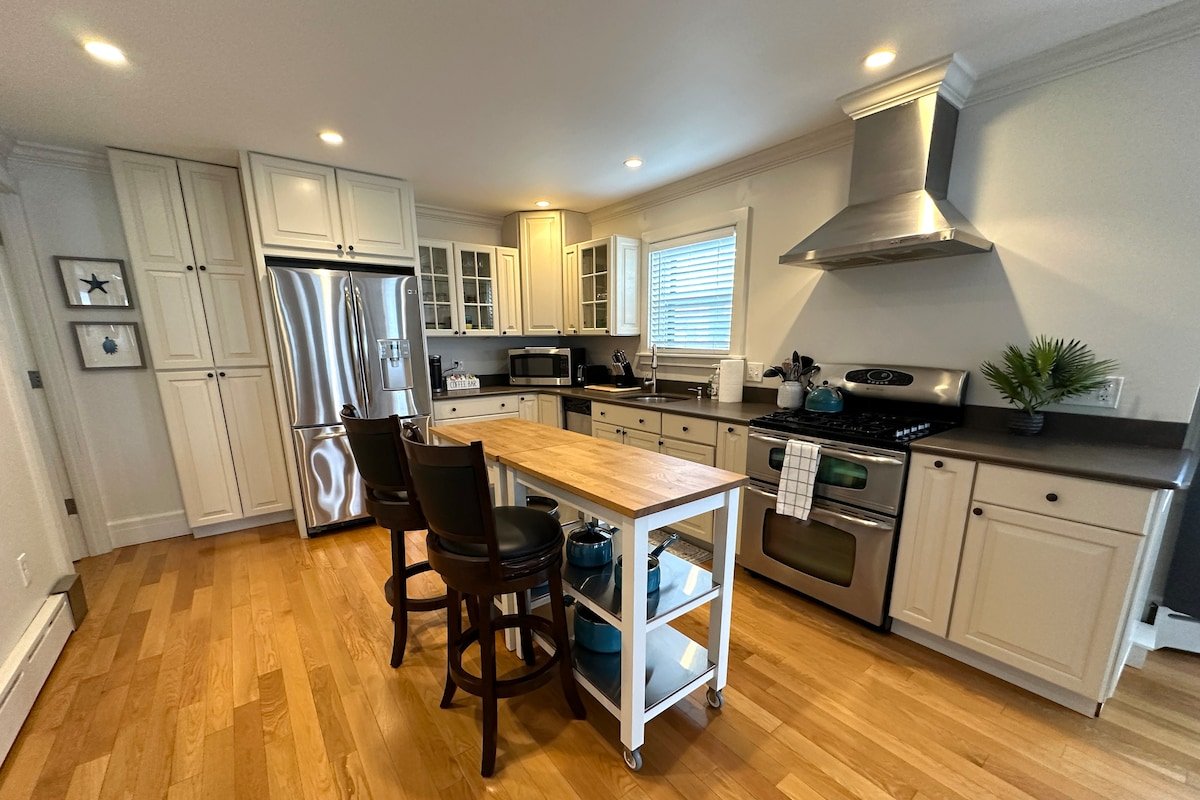 Bright and Open 2 Bed 1 Bath Apt. off Broadway gallery image 4