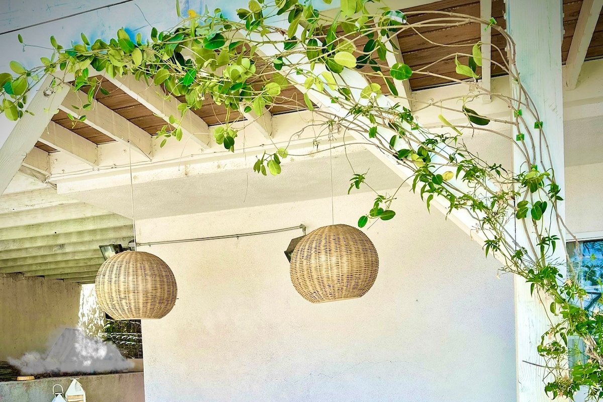 Stunning LA Home, Best Location + Pool! gallery image 4