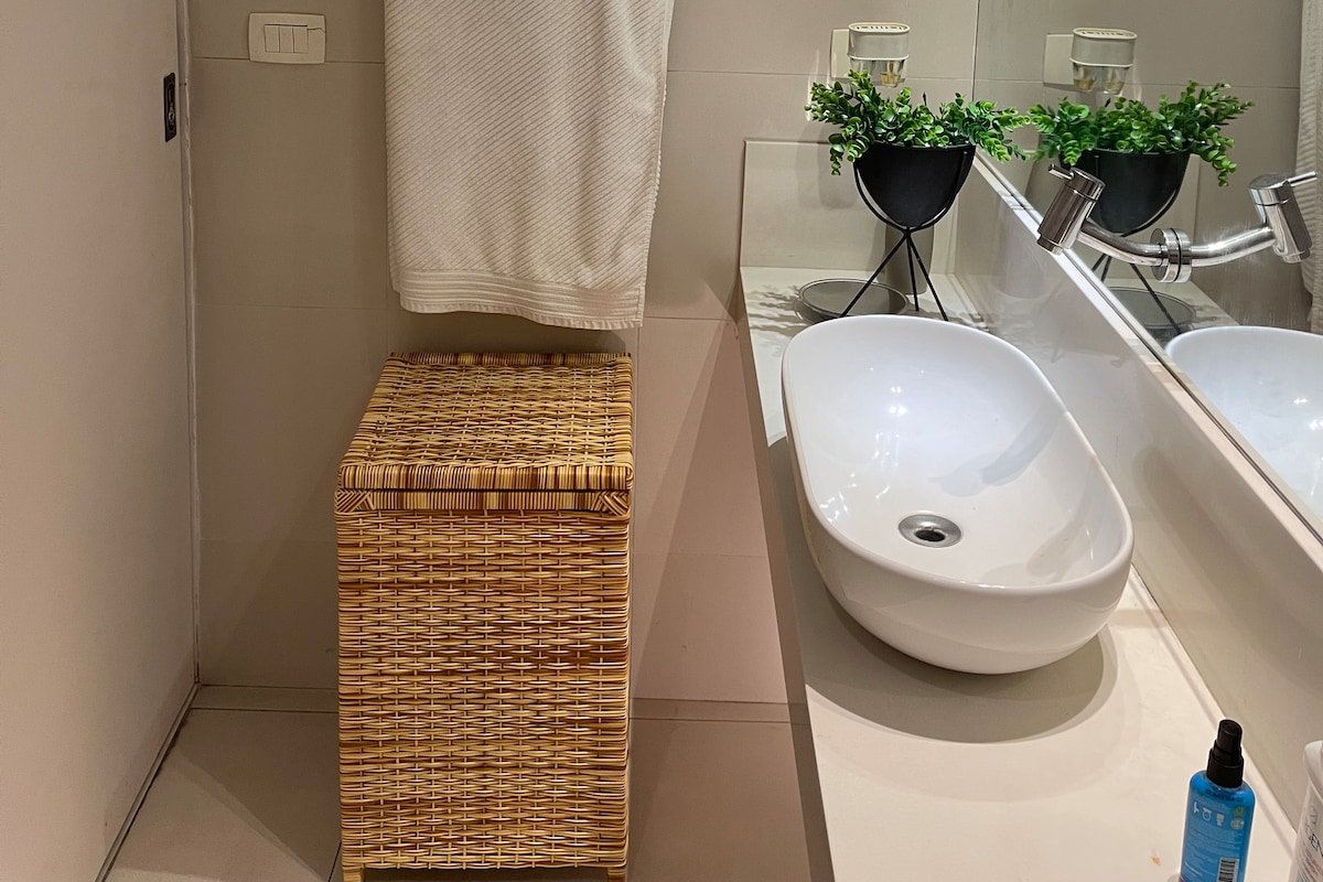 Modern 2-bedroom condo in Ipanema gallery image 4