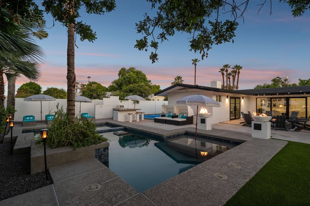 The Lounge – Resort-Style Heated Pool – Pickleball