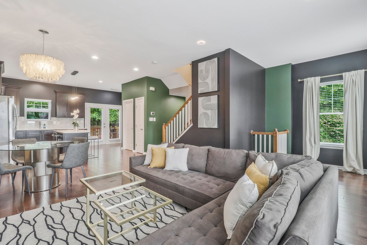 “Chic” DC Townhome w/ Parking