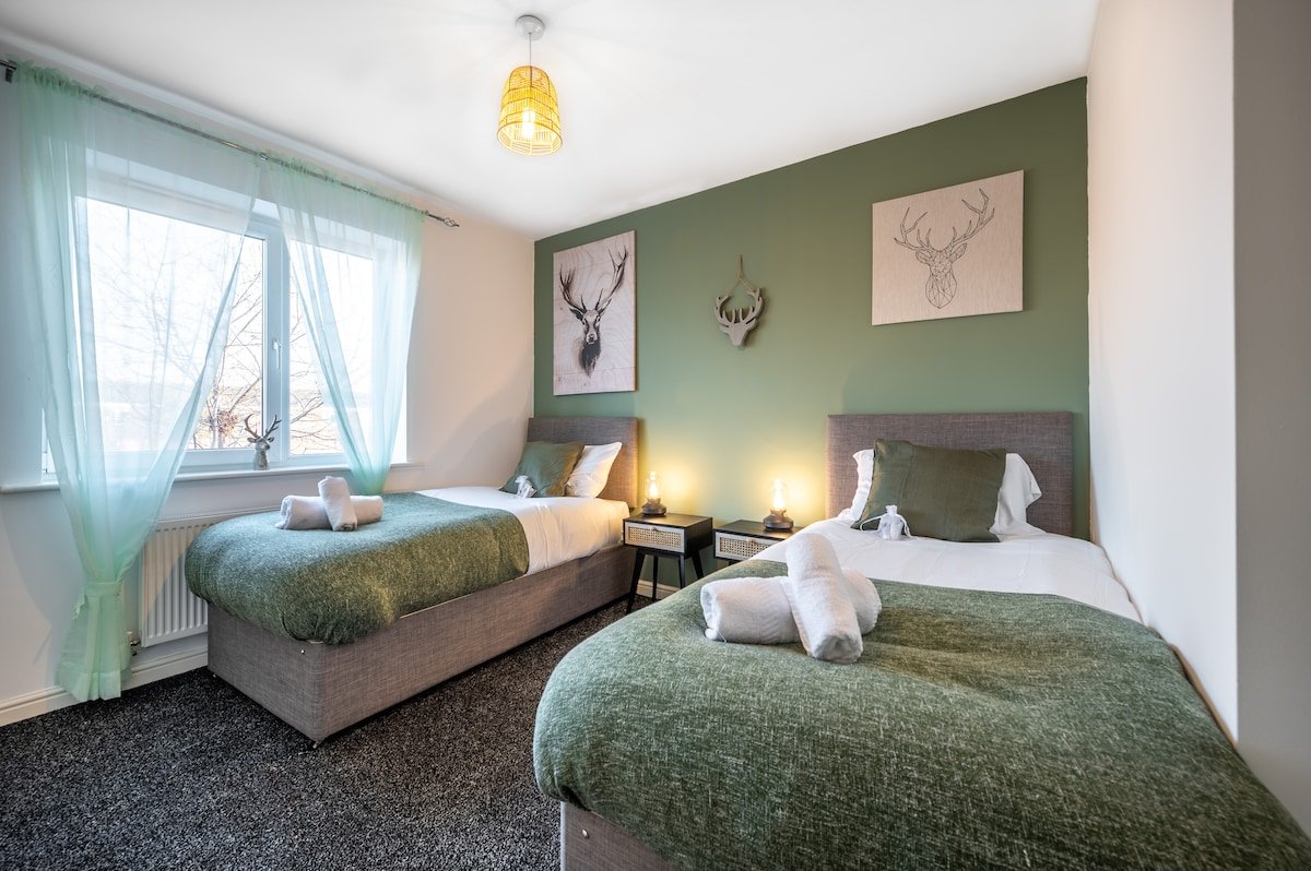 4BR House With Parking and WIFI gallery image 5