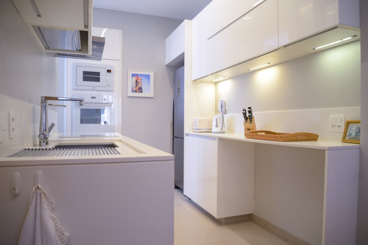 Charming & Stylish 2-Suite Apartment in Leblon gallery image 4