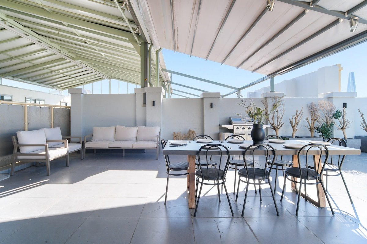 The London Royale – Penthouse + Private Terrace gallery image 3