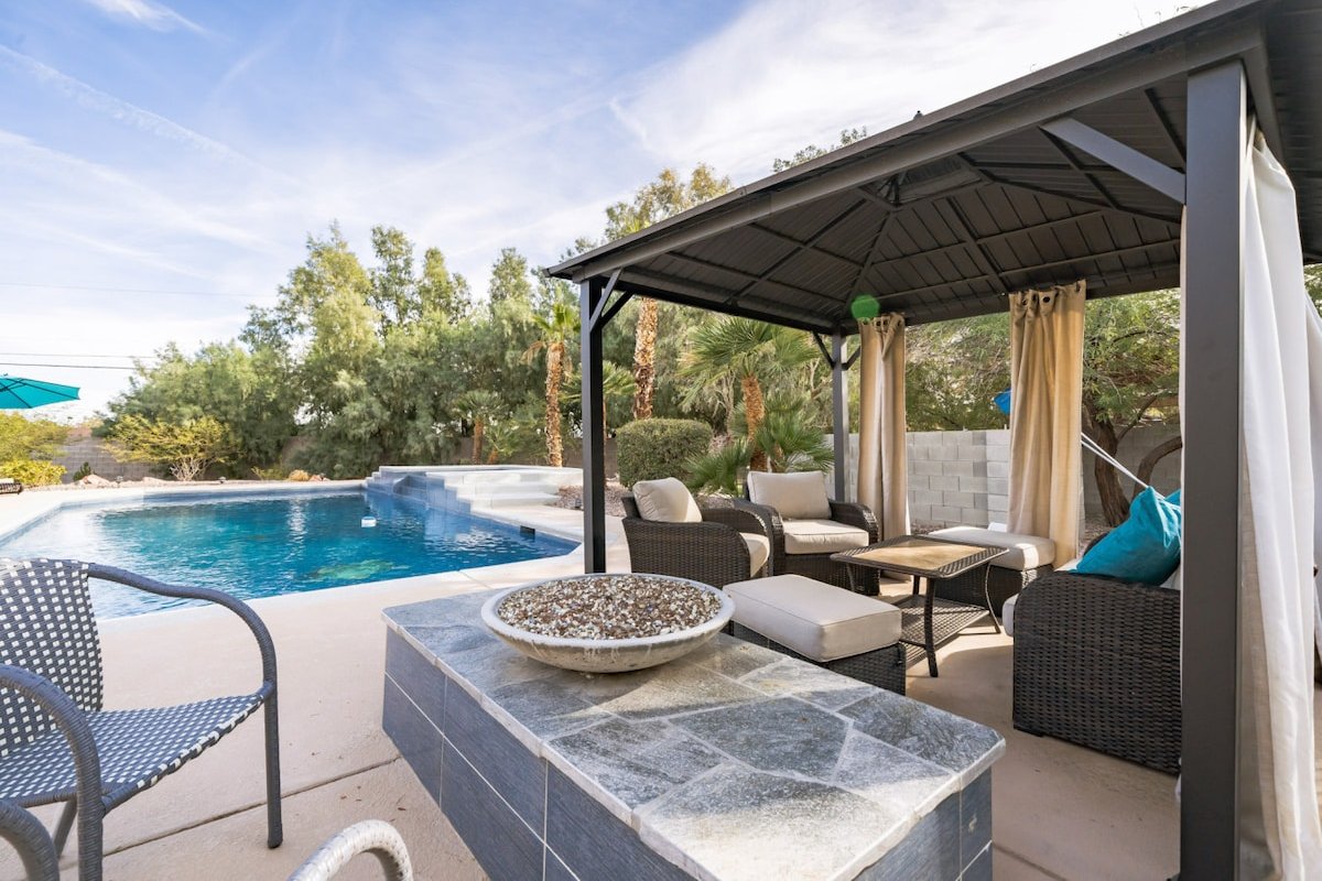 Luxury Las Vegas Oasis with Pool and Hot Tub gallery image 2