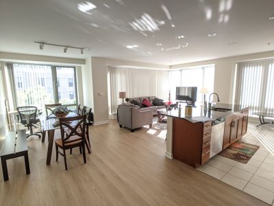 Lrge 2 Bed/Bath by MGH | Modern Bldg | Safe Area