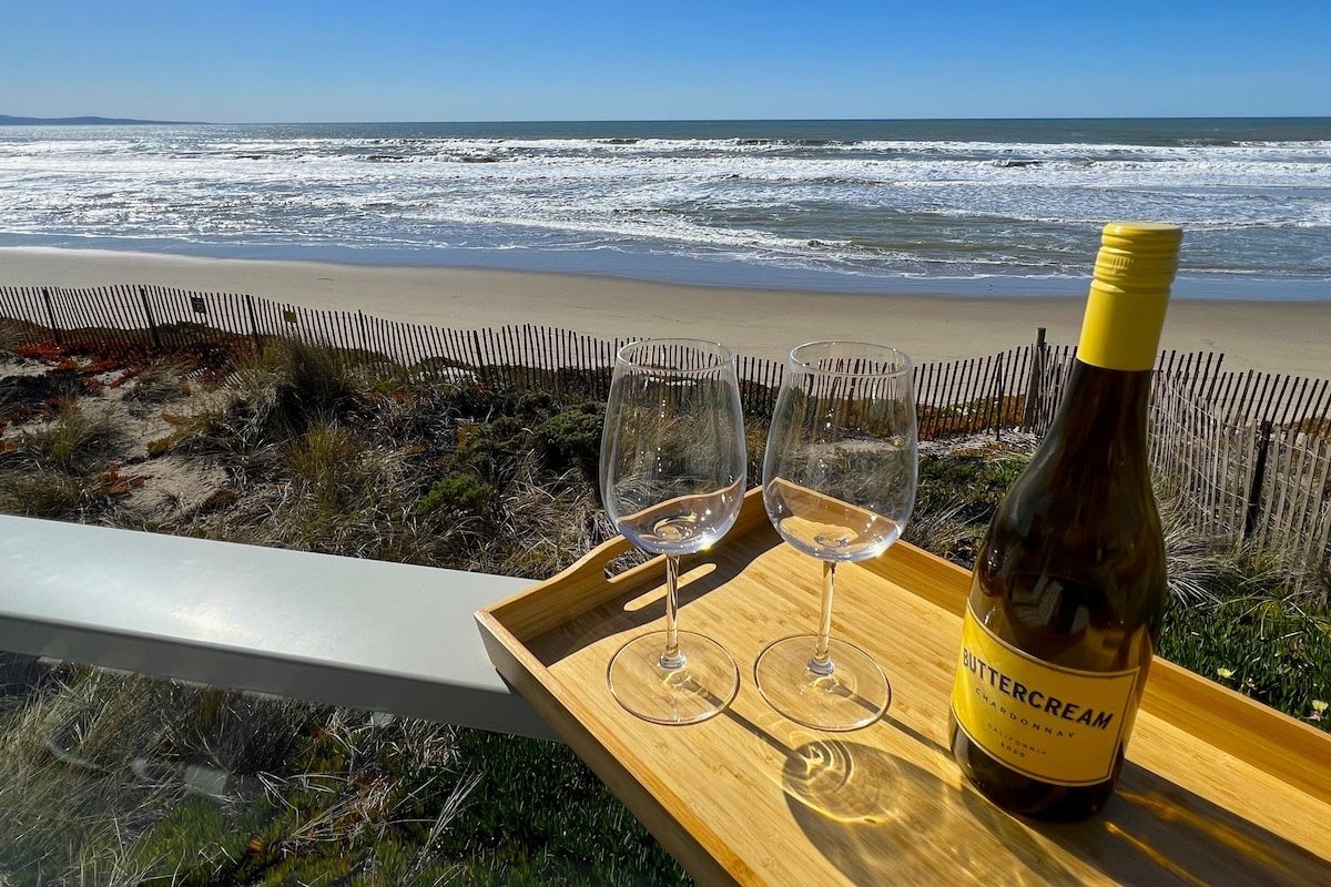 Oceanfront, 2 kitchens, pool table / pong, views! gallery image 4