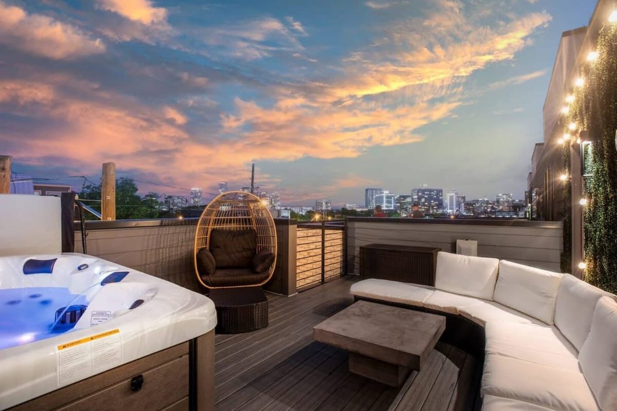 5 Star Stay! Rooftop Hot Tub + Walk to The Gulch gallery image 3