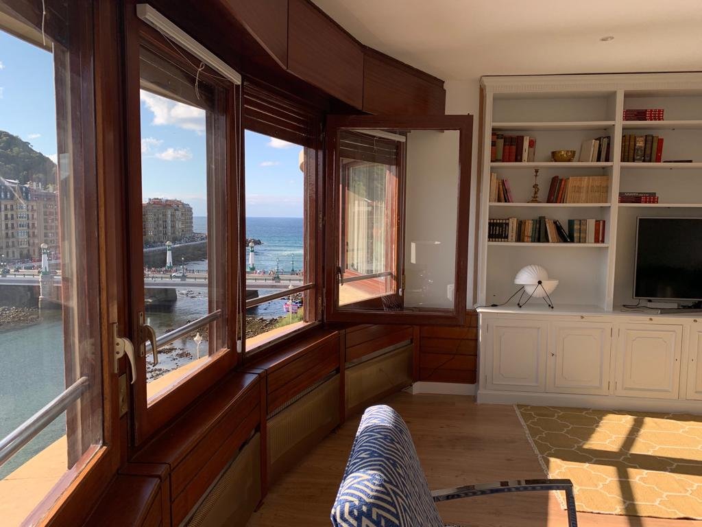 Urumea Bellevue, great views License ESS01550 gallery image 4