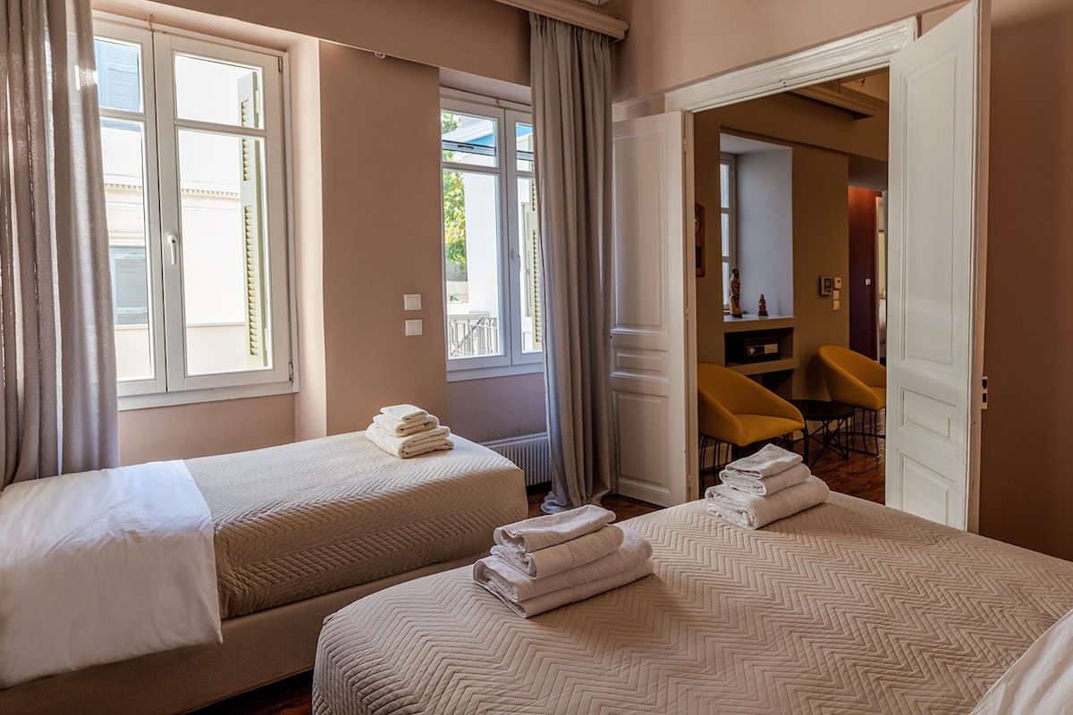 The Hadrian Wall – A Historic Acropolis Villa gallery image 4