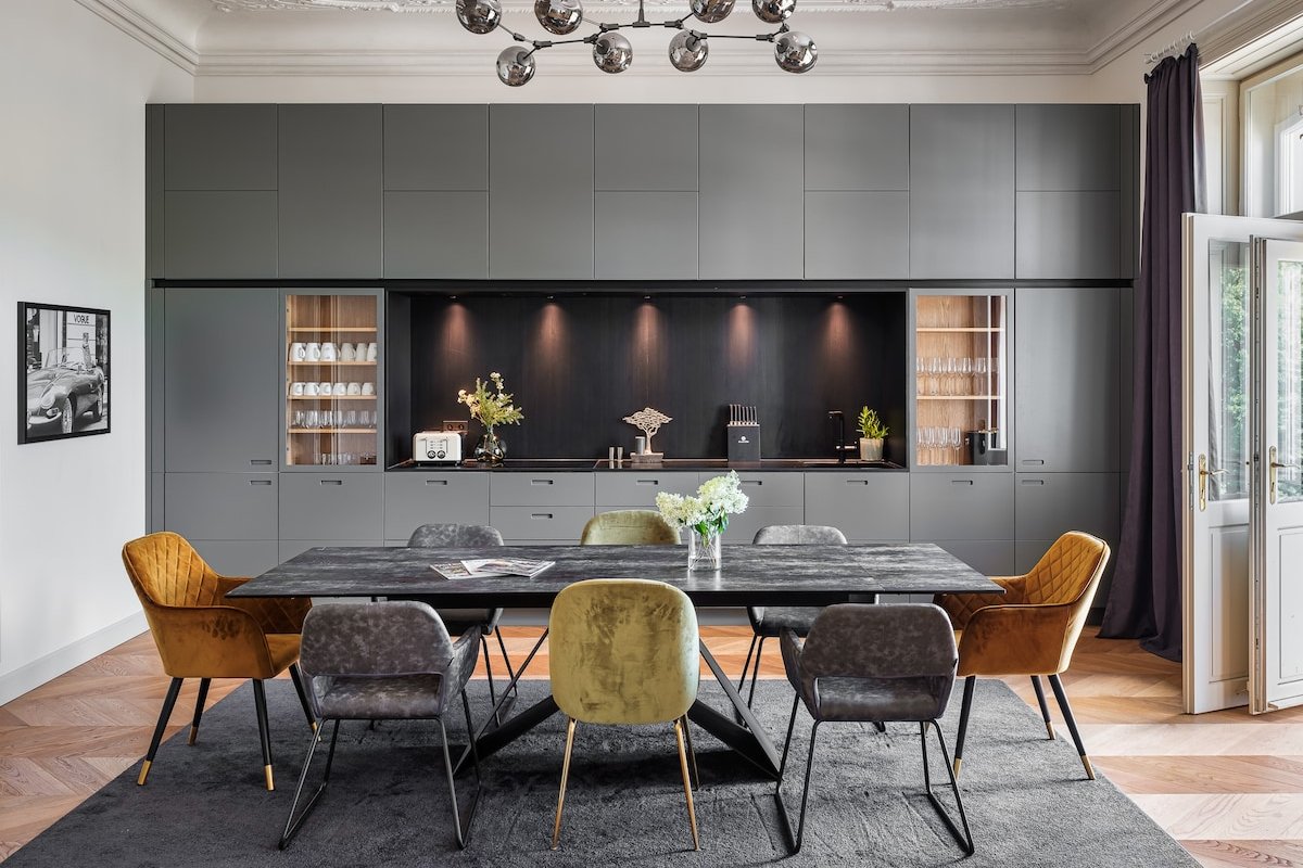 Three Bedroom Apartment with Balcony and Fireplace gallery image 4