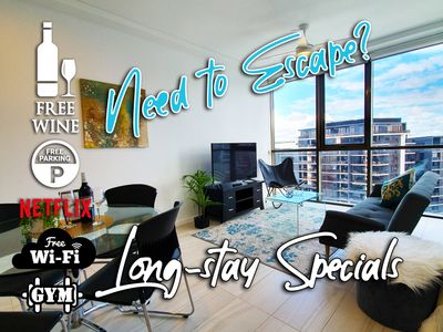 4BR Food&Drink Hub | Pool | 2 cars | Gym | Rooftop