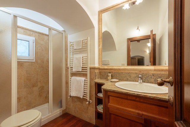 Ponte Vecchio | Oltrarno Ruby Flat gallery image 5