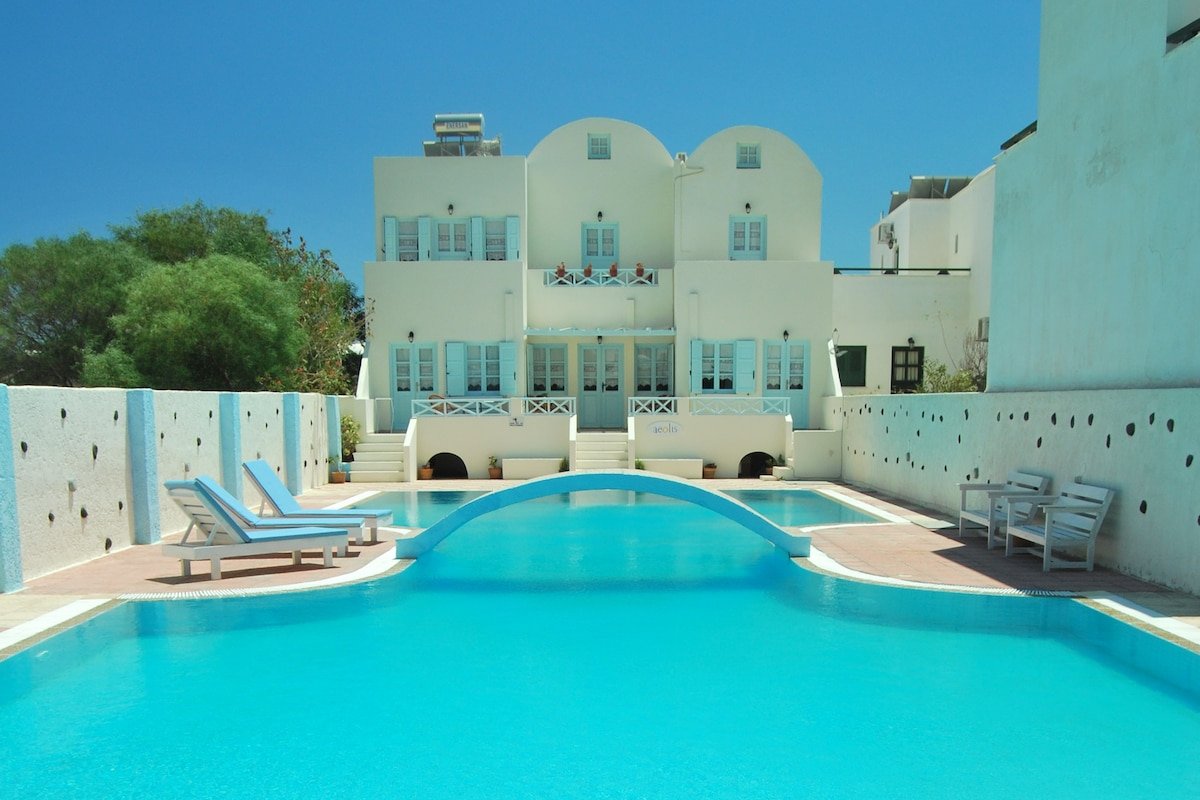 Aeolis Santorini Holiday House with Amazing Pool gallery image 4