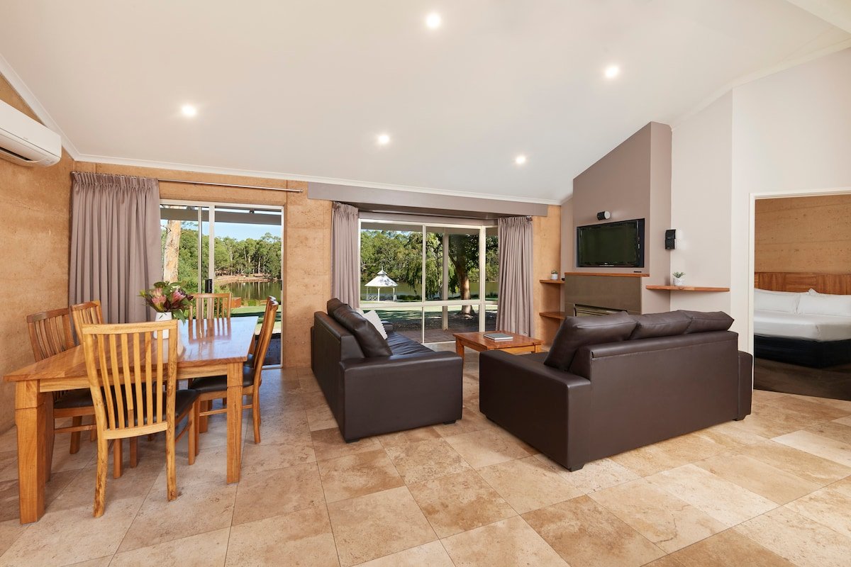 Two Bedroom Queen Chalet gallery image 2