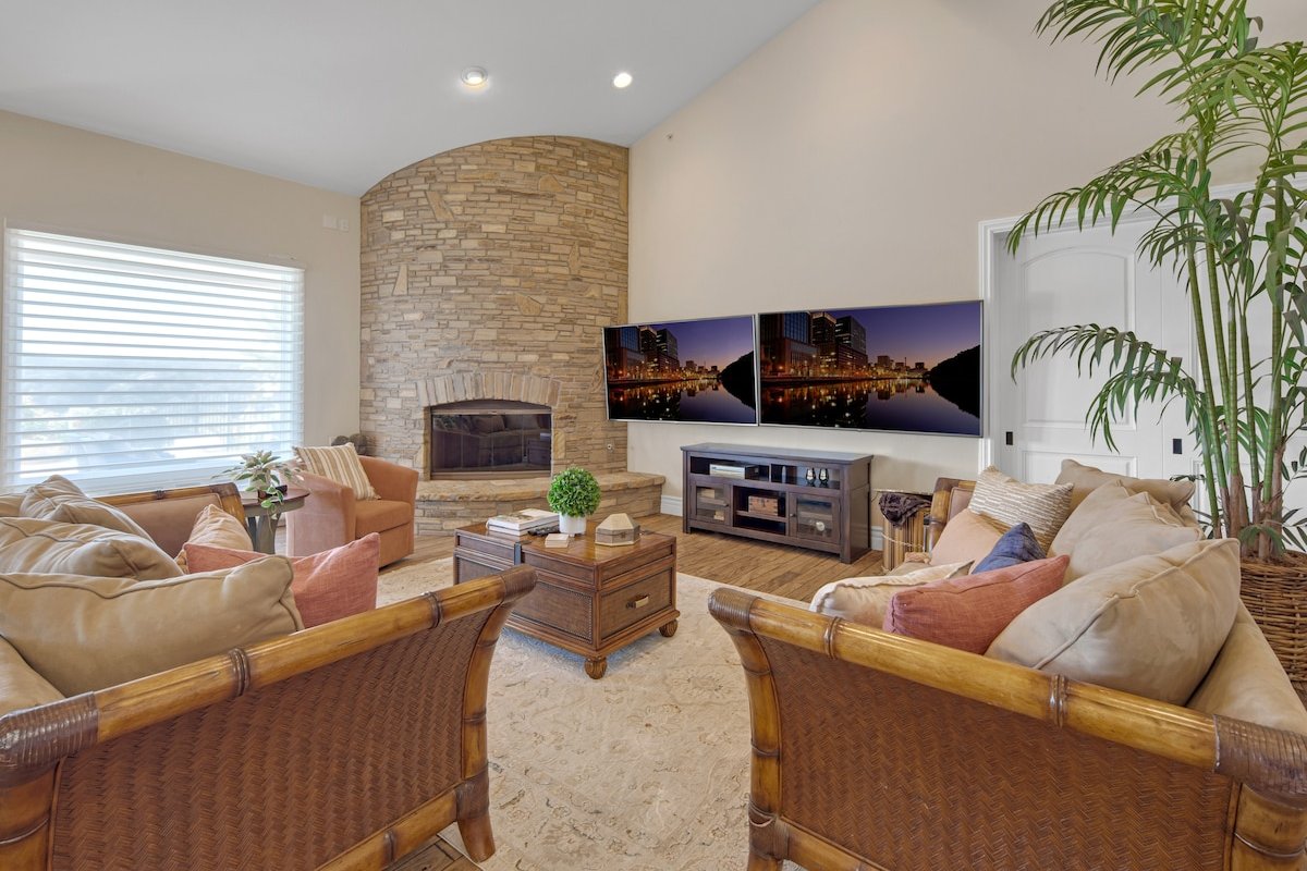 Hilltop Del Mar Lux Infinity Pool Panoramic Views gallery image 5