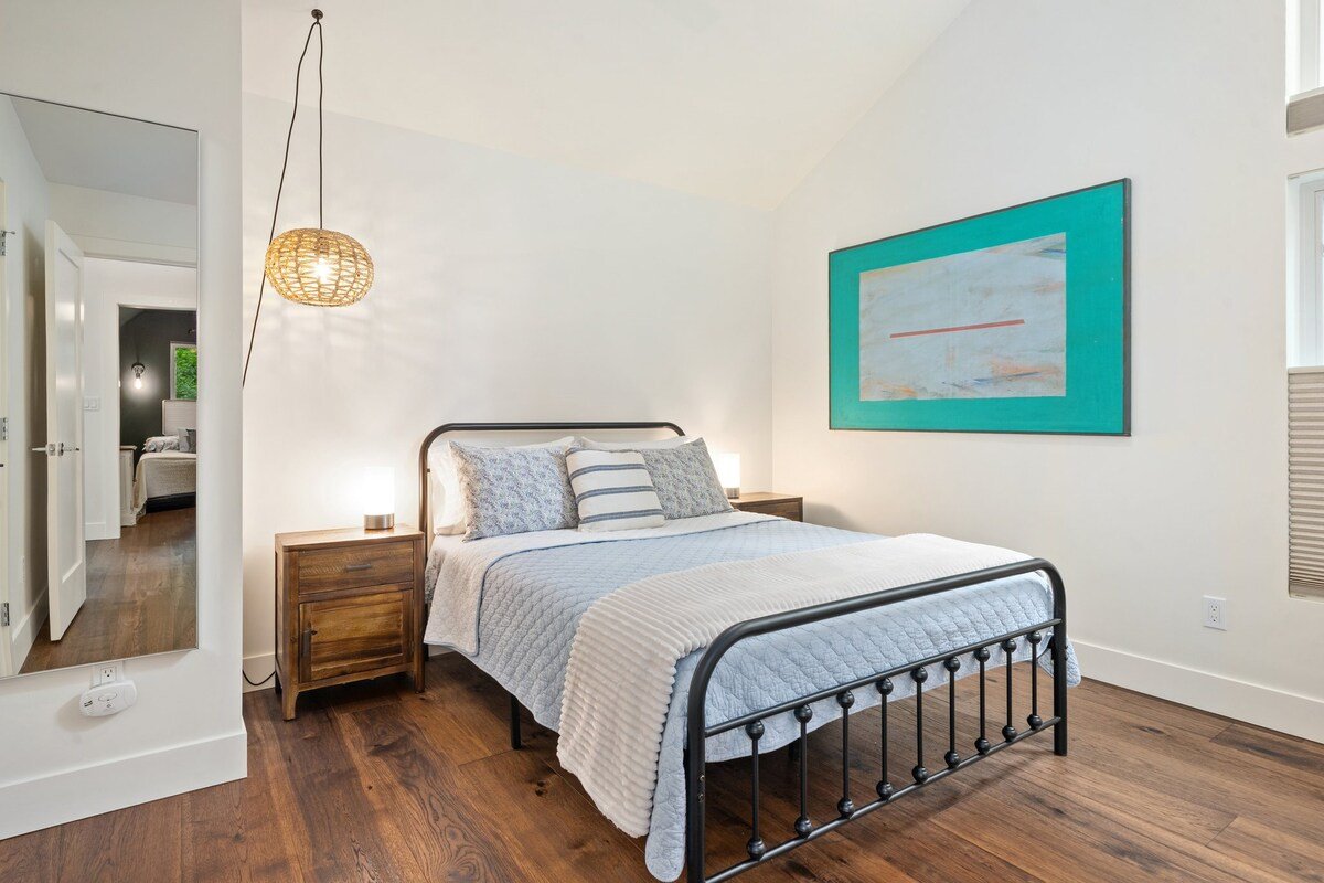 The Black Squirrel: Boho-Modern Fairhaven Retreat gallery image 4