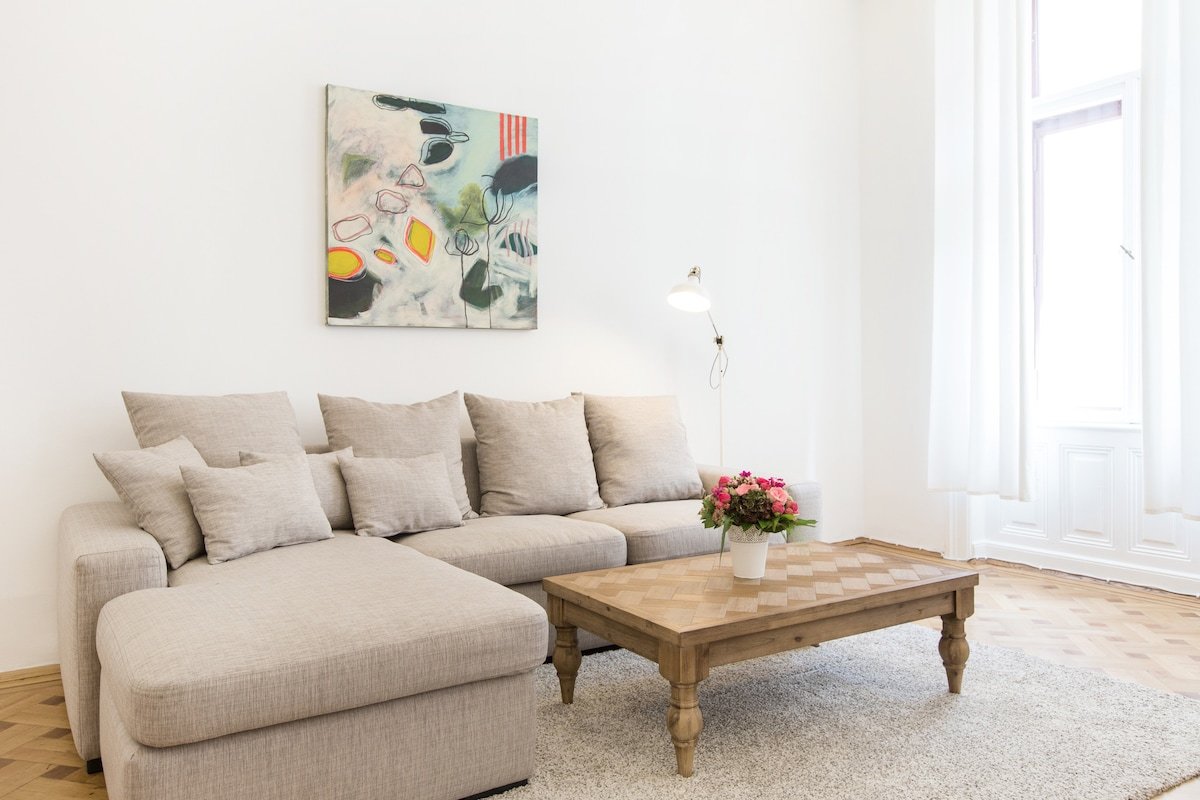 Fabulous City Center Apartment – Apt 15a gallery image 3