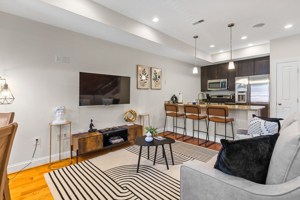 Convention Center~KingBed|Pet-#1